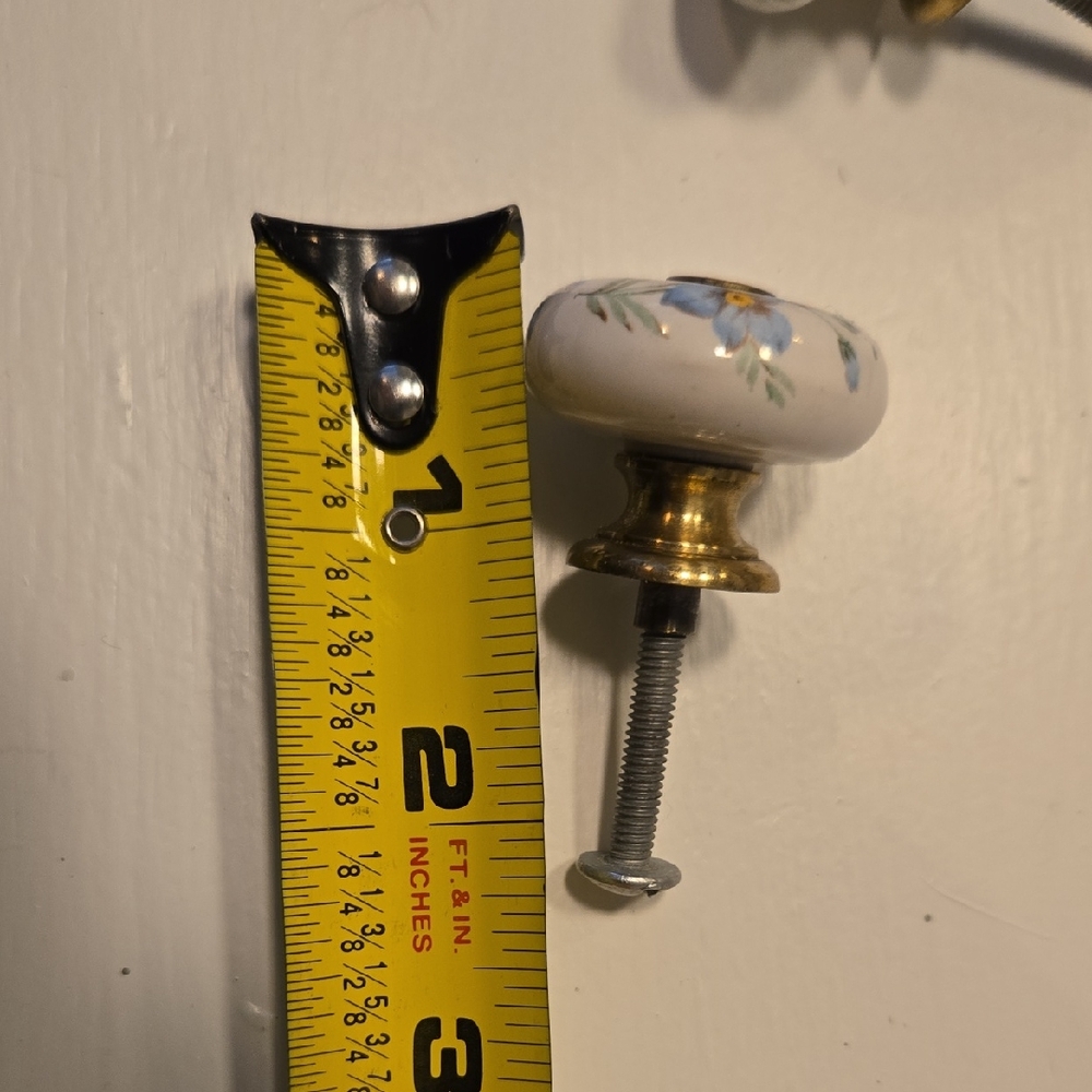 Floral Ceramic Knob with Gold Accent Set Of 6